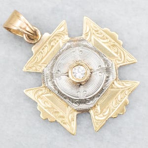 Art Deco Green Gold And Diamond Maltese Cross Pendant 69KWYW