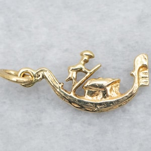 Vintage Gold Gondola Charm, Yellow Gold Pendant, 18K Gold Charm, Keepsake Charm, Layering Pendant, Charm Bracelet, Italian Keepsake A40231