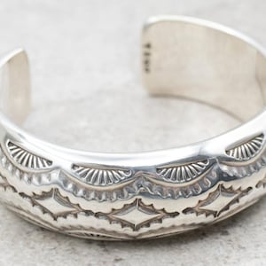 アクセサリー TAHE navajo bangle vintage Navajo Sterling Cuff with Rocker Designs by TAHE – GSL