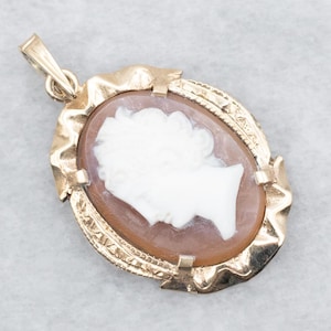 Vintage Yellow Gold Cameo Pendant, Cameo Pendant, Oval Cut Cameo, Vintage Cameo, Shell Cameo, Gold Cameo Pendant, Vintage Pendant A49728