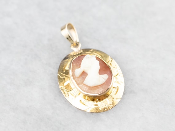 Small cameo shop pendant