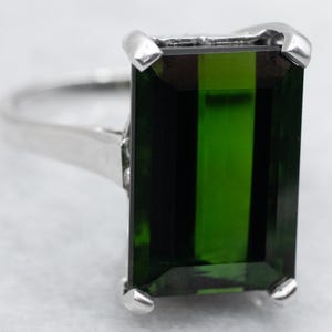 Vintage Green Tourmaline Solitaire Ring, Green Tourmaline Ring, Tourmaline Ring, Tourmaline Solitaire, Solitaire Ring, Tourmaline A59046