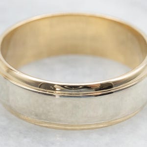 Two Tone Wedding Band with Lined Edge, Gold Wedding Band, Two Tone Band, Simple Gold Band, Men&#39;s Wedding Band, 14-Karat Gold Band UWZ5DL