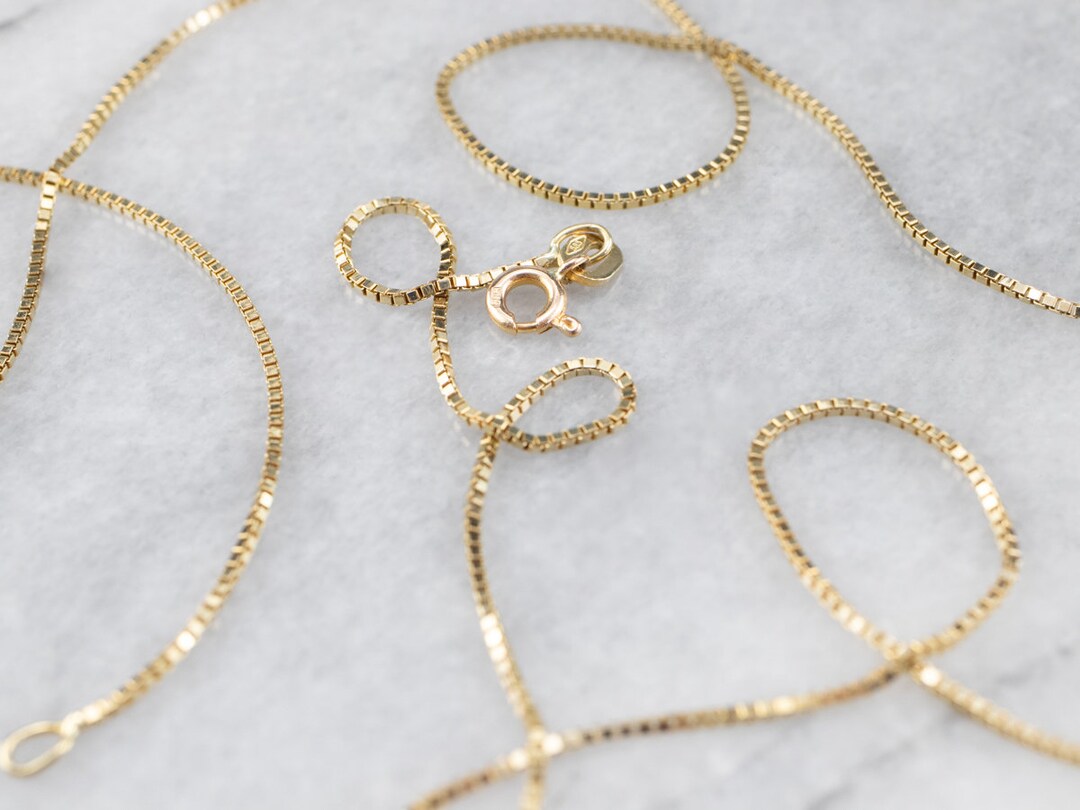 14Kイエロー/ホワイトゴールド 0.9mm ボックスリンクチェーンネックレス ロブスタークロウクラスプ付き並行輸入 14 K黄色ゴールド宗教洗礼ペンダントwith 0.9 MMケーブルチェーン