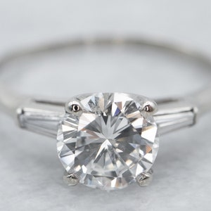 Retro Era Diamant Verlobungsring, Runder Brillant Diamant Ring, Vintage Diamant Ring, Diamant Jahrestag, Drei Stein Ring A9689