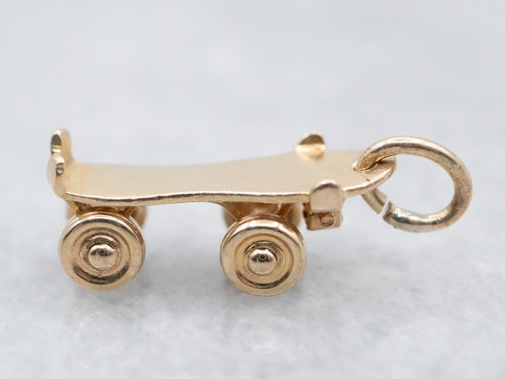 Moving Roller Skate Charm, Vintage Gold Charm, 14… - image 2