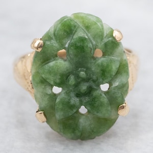Vintage Carved Jade Cocktail Ring, Floral Jade Ring, Yellow Gold Jade Ring, Jade Jewelry, Mid-Century Jade Ring, Floral Jewelry A69178