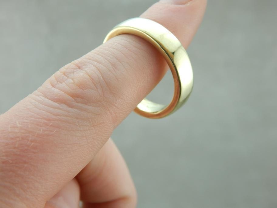 Handwrought 18k Green Gold Wedding Band With Excellent Weight | Etsy