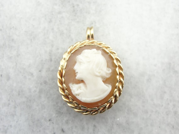 14K Gold Conch Shell Cameo Pendant, Carved Portra… - image 1