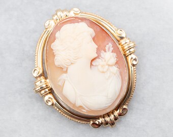 アンティークな美しい 14kt ゴールドの精巧なフレームのシェル カメオ