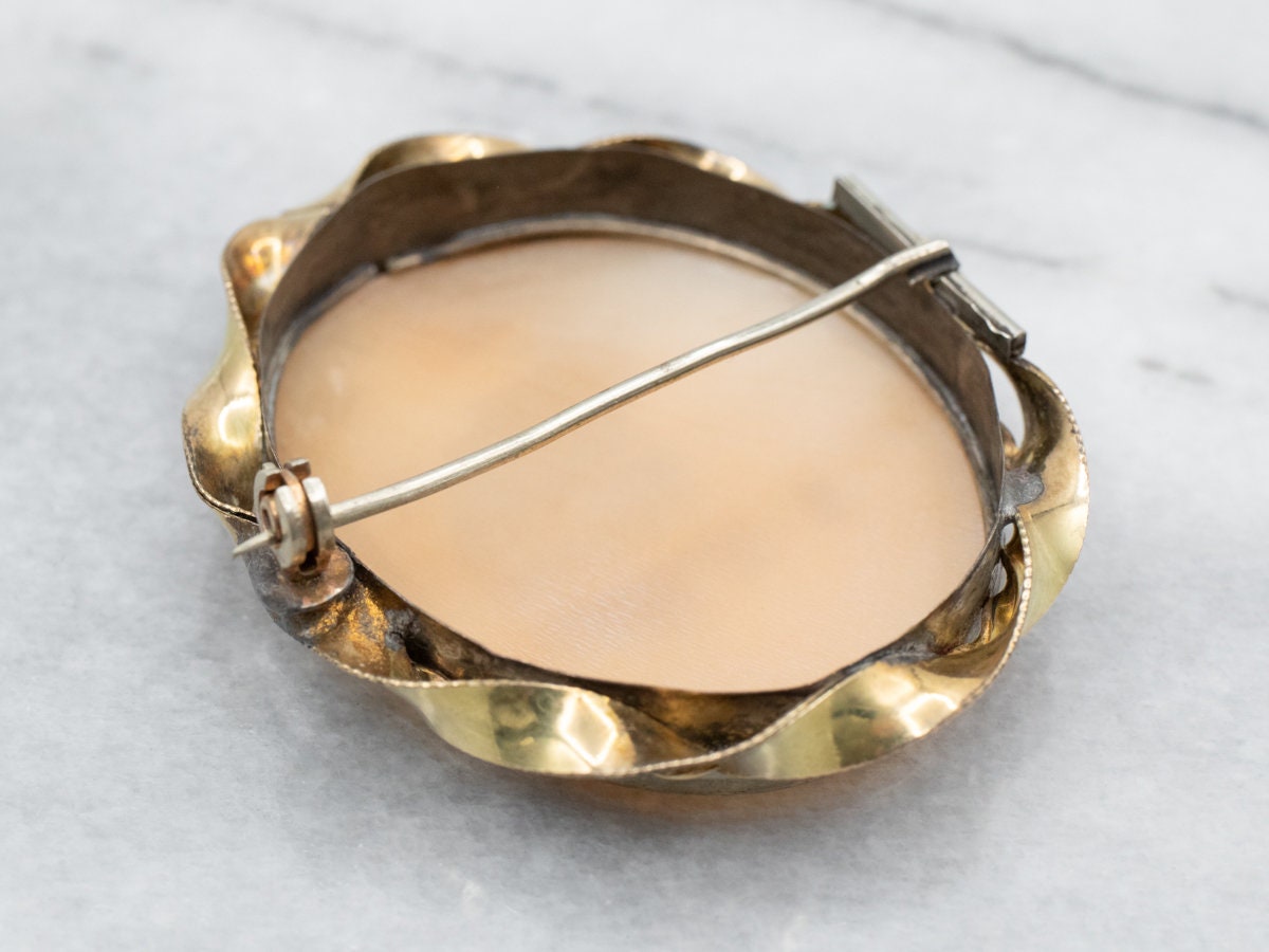 ヴィンテージ ゴールドフィルド シェルカメオ ブローチ、井戸端の