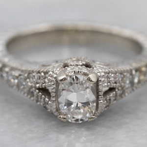 Anello ovale con alone di diamanti, anello di fidanzamento con alone di diamanti, anello con diamanti in oro bianco, anello di fidanzamento moderno, anniversario con diamanti A13121