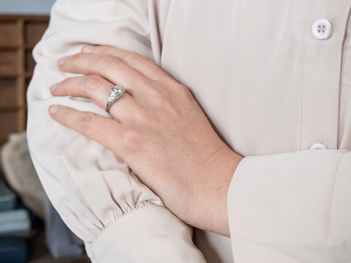 Bague De Fiançailles Art Déco En Or Blanc 14 Carats Avec Moissanite Ronde - Taille 7 - Neuf Sans Emballage - Style Solitaire Avec Accents
