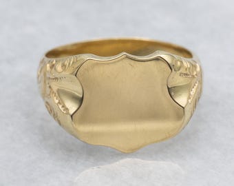 Antique Gold Signet Ring with Shield-Shaped Top