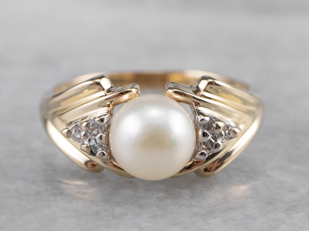 ★送料・関税込★VINTAGE HOLLYWOOD★Ring Pearl Earrin.g★ Vintage Pearl and Diamond Ring, White Pearl Yellow Gold Ring