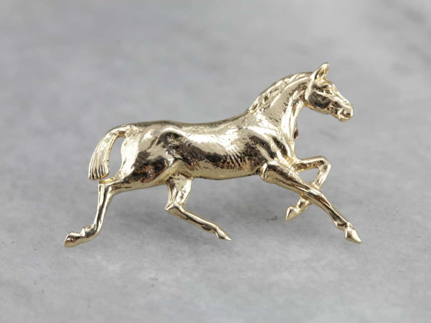 Golden Hooves: Galloping Horse Pin Crafted of Yellow Gold, U6CH6Y-N
