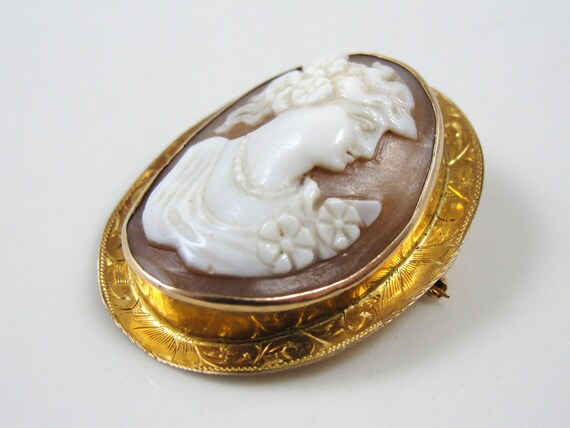 Stunning Etched Gold Victorian Cameo with Flower … - image 2