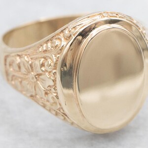 Vintage Italian Gold Signet Ring with Floral Shoulders, Gold Signet Ring, Signet Ring, Oval Top Signet Ring, Floral Signet Ring, Ring A64999