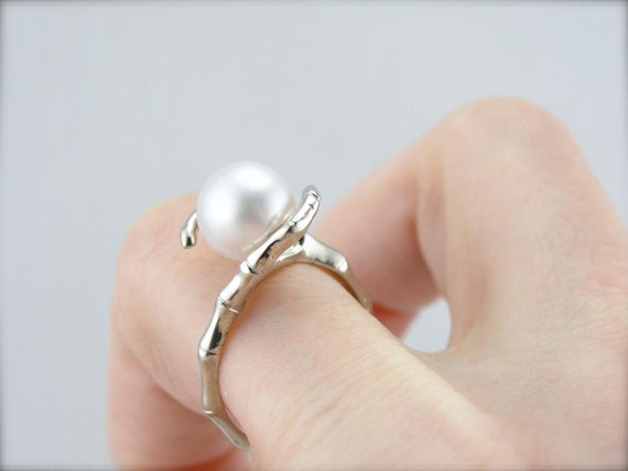 Vintage White Gold And Pearl Bypass Ring DTM7Y8-P - image 4