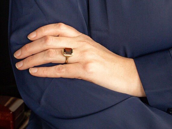 14K Yellow Gold Emerald Cut Garnet Ring, Patterne… - image 4