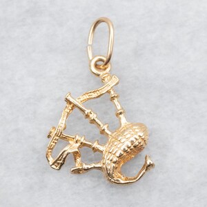 Vintage Gold Dudelsack Charme, musikalische Charme, Musik Geschenk, Schottland Andenken, Gelbgold, Schichtung Anhänger, Bettelarmband, Unisex Geschenk A43083