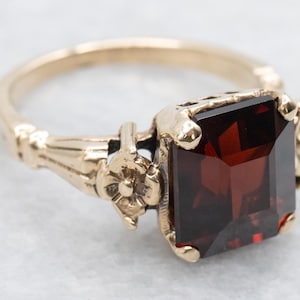 Vintage Gold Garnet Solitaire Floral Ring, Yellow Gold Garnet Ring, Garnet Ring, Red Garnet, Garnet Jewelry, Floral Ring A65930