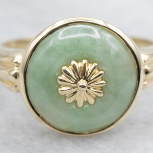 Vintage Jadeite Gold Ring with Floral Center, Yellow Gold Jadeite Ring, Gold Cabochon Ring, Jadeite Jewelry, Jade Jewelry A66509
