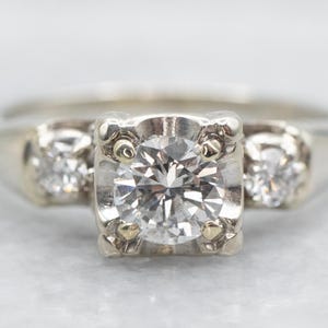 Retro Diamond Engagement Ring, Vintage Diamond Ring, Three Stone Diamond Ring, Round Brilliant Diamond, Classic Diamond Engagement A42449