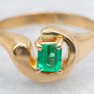 Modernist 18-karat Gold Emerald Ring, Emerald Solitaire Ring, Emerald Birthstone, Emerald Jewelry A56926