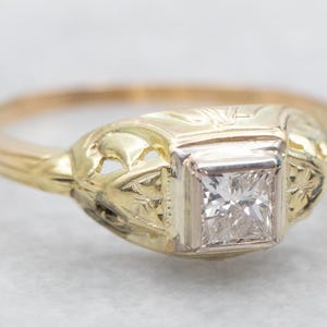 Anello di fidanzamento con diamante taglio principessa degli anni '40, oro verde e bianco 14 carati