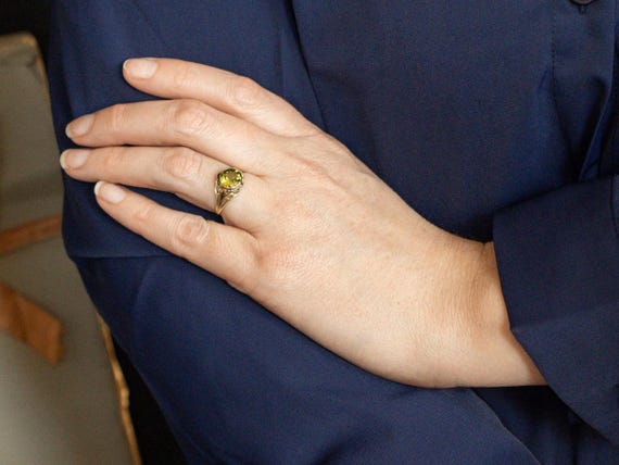 14K Gold Peridot Ring, Openwork Shank, August Bir… - image 4