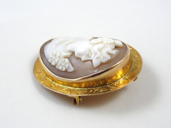 Stunning Etched Gold Victorian Cameo with Flower … - image 5