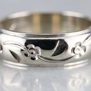Vintage Floral Band, White Gold Wedding Band, Floral Pattern Band, Stacking Band, Unisex Wedding Band 3YL5E50E