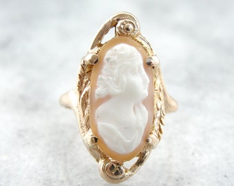 Anillo grande Art Nouveau de oro rosa con camafeo de concha fina