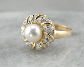 パール ゴールド ホワイト クリスタル ヴィンテージ Chanel Pearl Diamond 18k White Gold Cocktail Ring – Opulent