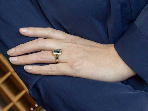 Hematite Intaglio Yellow Gold Split Shoulder Ring - image 4