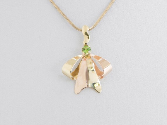 Retro Era Rose and Green Gold Bow Pendant with Pe… - image 4