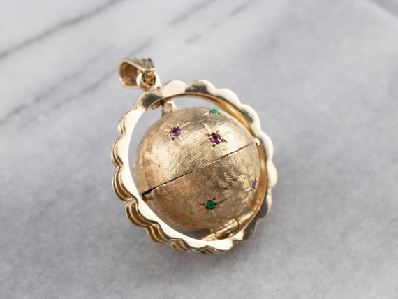 Green Onyx and Ruby Gold Ball Locket, Globe Locke… - image 1