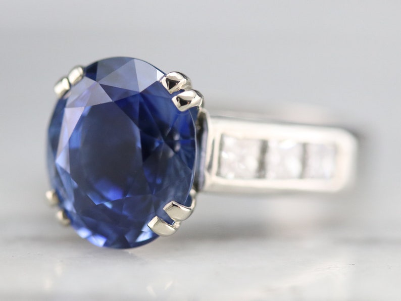 Saffier en diamanten statement ring, platina saffier ring, saffier cocktail ring, jubileum ring, grote saffier ring NCE1YZJV afbeelding 3