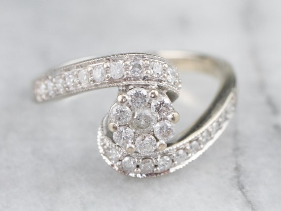 Modern Diamond Engagement Ring, Diamond Halo Bypas