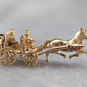 Vintage Gold Horse and Carriage Charm, Realistic Horse and Carriage Charm, Vintage Gold Charm, Large Moving Parts Charm 3A85T3MZ