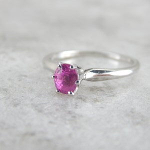 Perfectly Pink Sapphire and Platinum Engagement Ring 3W8R1U-R