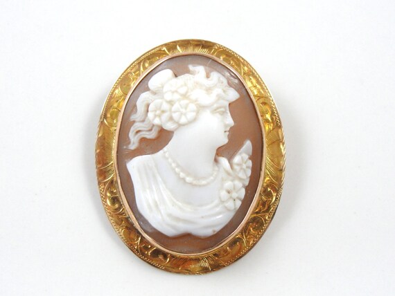 Stunning Etched Gold Victorian Cameo with Flower … - image 1