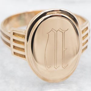 Vintage Oval Signet Ring with &quot;M&quot; Monogram Engraved, Oval Top Signet, Engraved Signet, Monogram Signet, Gold Signet Ring, Signet A46138