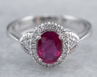 18 kt witgouden robijnrode diamanten haloring, jubileumring