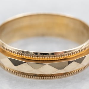 Gelbgold-Ehering mit facettierter Mitte und Milgrain-Rand, Gold-Ehering, Milgrain-Band, Ehering, gemustertes Band, Band A43393