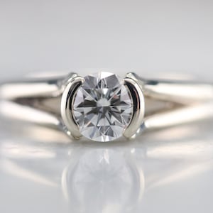 White Gold Diamond Solitaire Ring, Diamond Engagement Ring, Round Brilliant Diamond, Modern Engagement 52TKWZ02