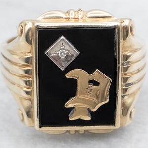 Anillo vintage de oro de 10 quilates con monograma &quot;P&quot; de ónix y diamante