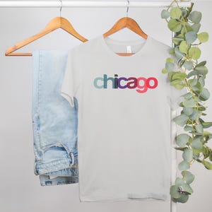 Chicago T-Shirt Unisex, Chicago Souvenir, Chicago Shirt for Men, Chicago Gift, Chicago Tee for Women, Modern Chicago Graphic Tee