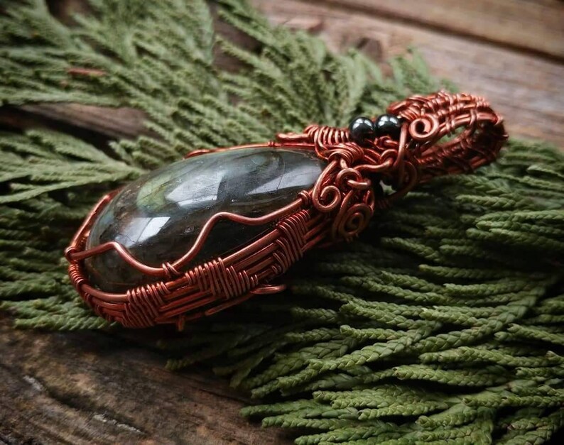 Labadorite copper wire wrapped pendant. Crystal healing. | Etsy